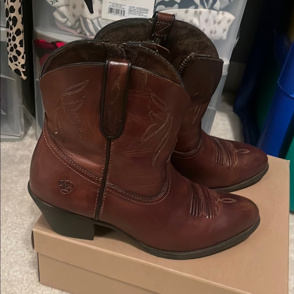 Ariat Women's Chestnut Ankle Booties